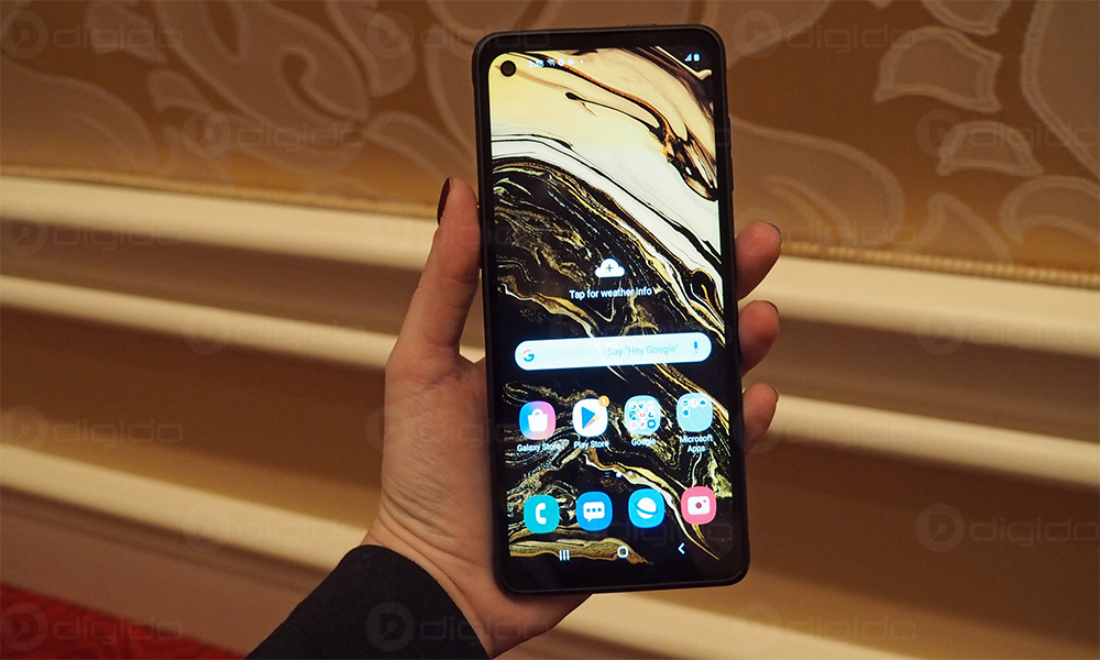 بهترین گوشی های سامسونگ Samsung Galaxy XCover Pro در دست خانم