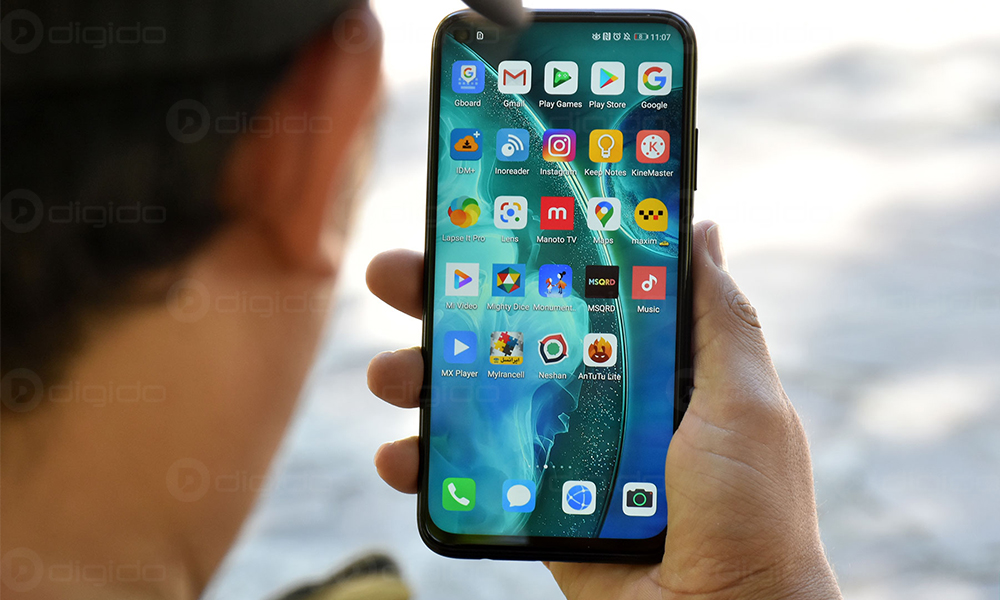 نووا 7i در دست