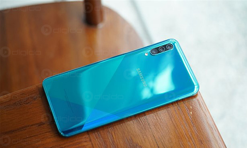 مقایسه گلکسی A30s و هوآوی Y9 Prime 2019 سامسونگ آبی روشن
