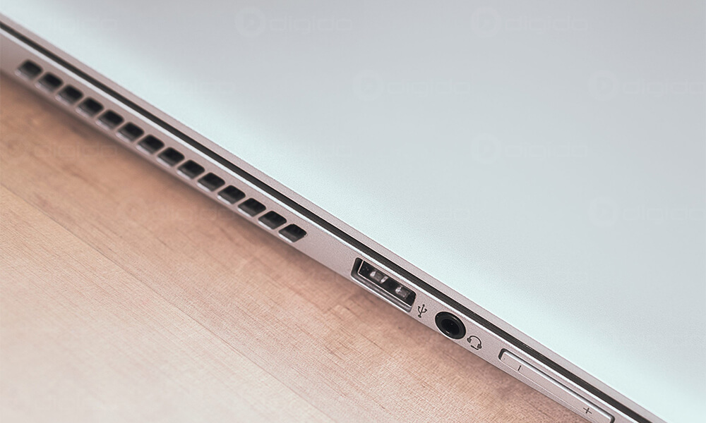 اطلاعات درباره هارد دیسک لپ تا پ ها هارد دیسک لپ تاپ به نوعی حافظه ذخیره سازی آن به شمار می آید. نوع و حجم این قطعه نیز بر هزینه نهایی لپ تاپ تاثیر گذار خواهد بود. اغلب هارد دیسک ها ظرفیتی معادل 128 تا 2 ترابایت دارند که هر میزان از آن ها هزینه متفاوتی خواهد داشت. علاوه بر این نوع کمپانی سازنده هارد دیسک نیز در قیمت آن تاثر گذار است. از این رو هارد دیسک های HDD که نسل قدیمی تر هارد دیسک ها هستند از نسل جدید هارد دیسک های SSD قیمت کمتری دارند. ناگفته نماند که در صورت نیاز به فضای ذخیره سازی بیشتر می تواند از هارد اکسترنال های جداگانه نیز استفاده کنید.