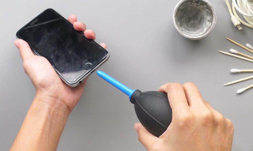 تمیز کردن پورت شارژ