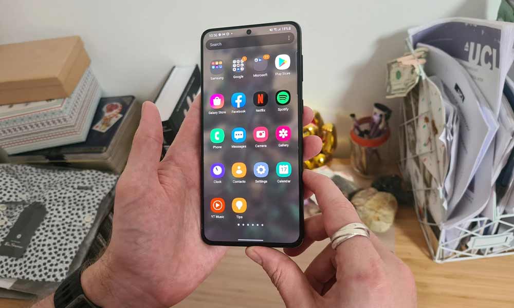 نمایشگر Galaxy S21 در مقابل Xiaomi 12